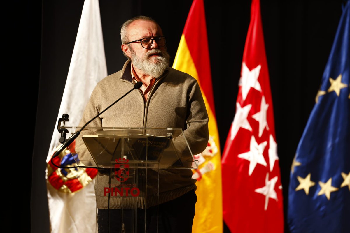 psoepinto's tweet photo. Reivindicamos una defensa auténtica de la #Constitución
Defenderla es no retroceder en derechos ganados y en servicios públicos, no dejar a nadie atrás y luchar por una sociedad más igualitaria.
El #PSOEPinto participa en la lectura de nuestra Carta Magna en su 45 aniversario
#6D https://t.co/XJQVEDHPa7