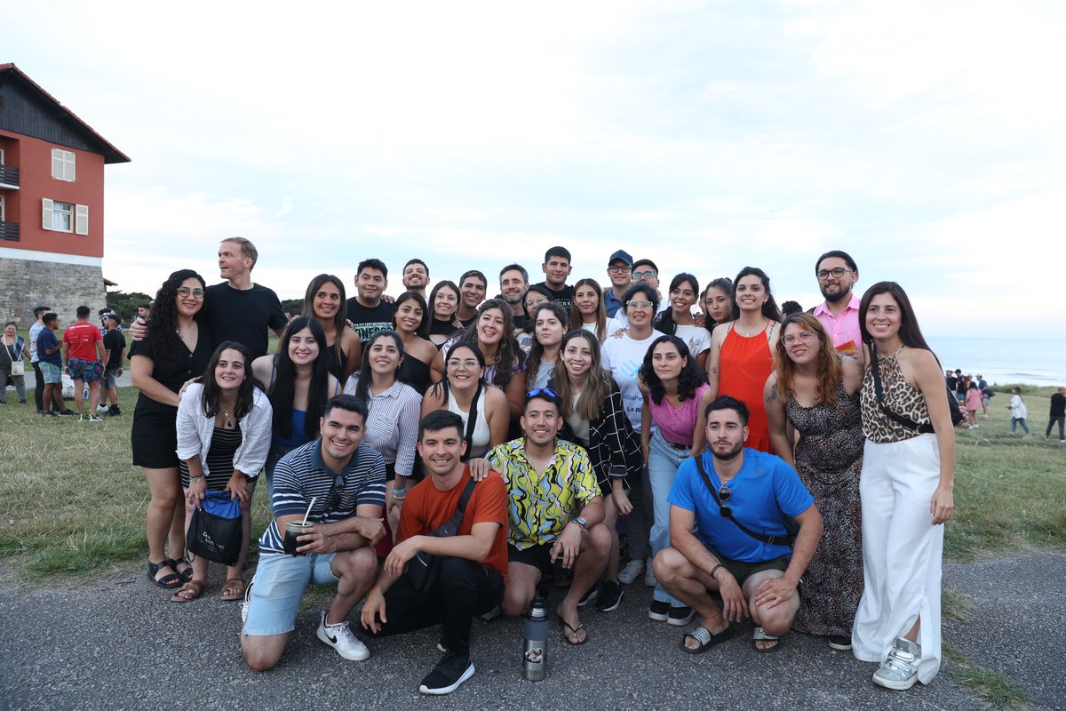 FedericoRBazan1's tweet photo. Muy orgulloso de las juventudes riojanas que se egresaron del Programa de Formación para el Desarrollo del @CFI_Argentina.  Estos/as son las y los futuros lideres en los temas estratégicos de nuestra provincia. https://t.co/GlGTNUCQdQ