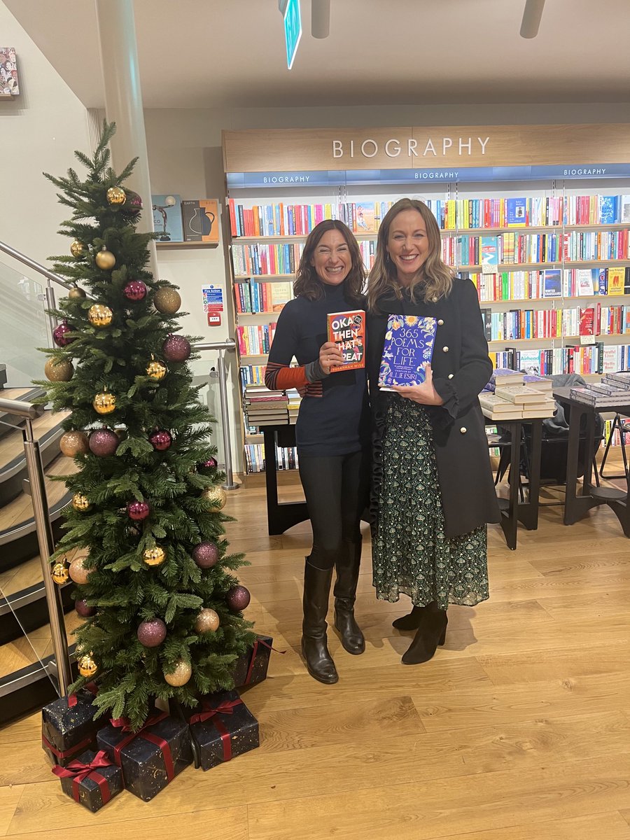 🎄Getting ready for Waterstones Kensington Christmas shopping night And the brilliant ⁦@susannahwise⁩ is here too! ⁦@HSKWaterstones⁩📚