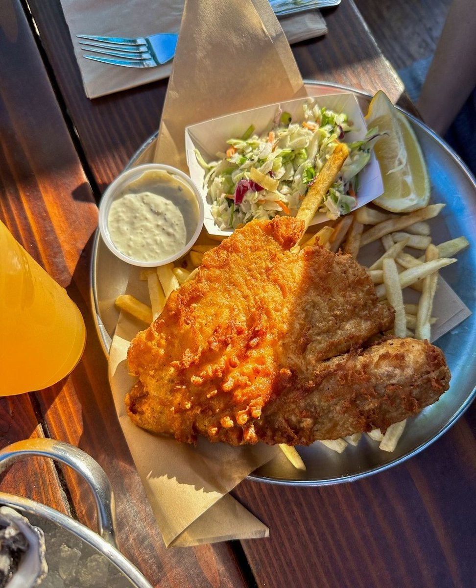 SantaMonicaPier's tweet image. At @thealbright, their mission is clear - to serve captivating and sustainable seafood while ensuring an exceptional customer experience. Join them this week for a heartwarming meal against the breathtaking backdrop of golden hour. Your table awaits! #SantaMonicaPier #TheAlbright
