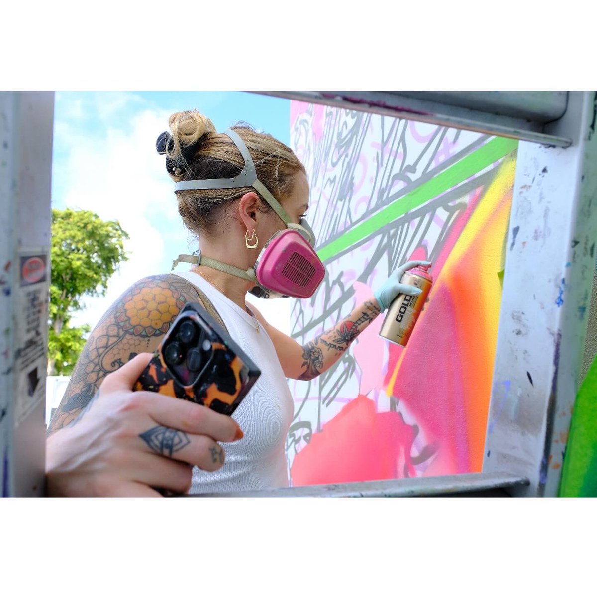 PinoMisha's tweet photo. Kathryn Crawford is adding some of her gorgeous flowers to WYN 317’s garden! @wyn317
#wyn317 #miamiartgallery #miamiartweek2023 #reflections #adecadeofwyn317 #10yearanniversary #miamiartbasel2023 #wip #kathryncrawfordart #flowerobsessed https://t.co/FPqn2BVX9P
