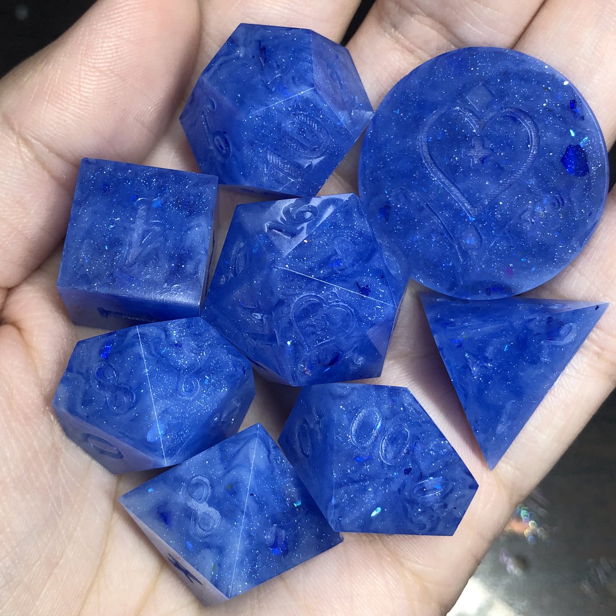 HealersHug's tweet image. Absolutely love the color of these dice. Hopefully I’ll be able to get the white to cooperate and swirl nicely for me next time. 

#handmadedice #dice #dnd #ttrpg #dungeonsanddragons #dicemaking #dicemaker #dicemakersofinstagram #dicegoblin