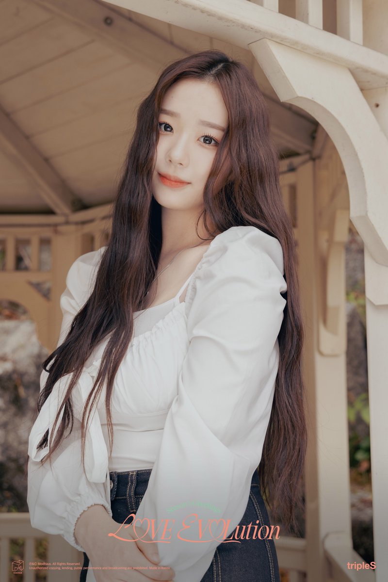 tripleSbraSil's tweet image. 📒 | Prévia da S4 #ChaeYeon 🍑 para a versão #EVOLution 💞 do Season's Greetings de 2024 #LOVEEVOLution! ⚡

#tripleS_S #KimChaeYeon