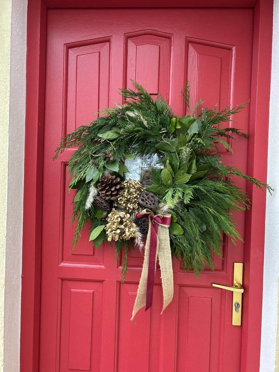 Mollkos's tweet photo. Day 339 of #365daysofwalking  getting into the Christmas spirit! Day 1800
of #1800daysofwalking  #365crew https://t.co/XFuRgoqyMw