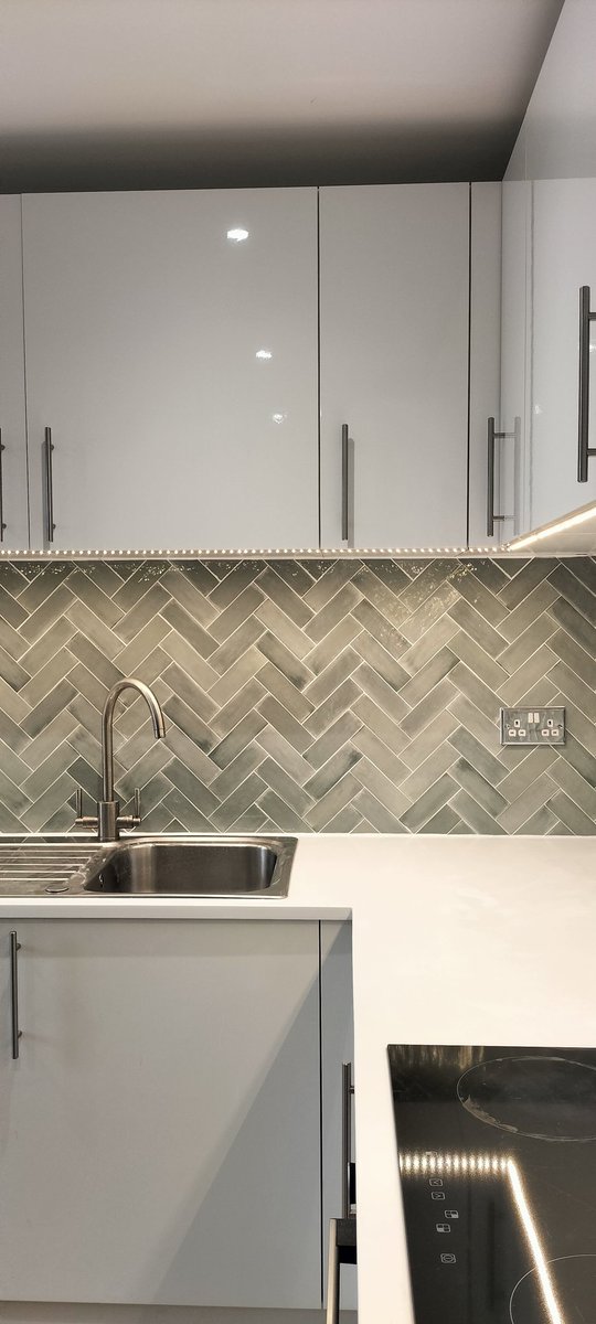 The Italian Tiler here for you!

#tiles #tile #kitchen #KitchenNightmares #kitchendesign #cucina