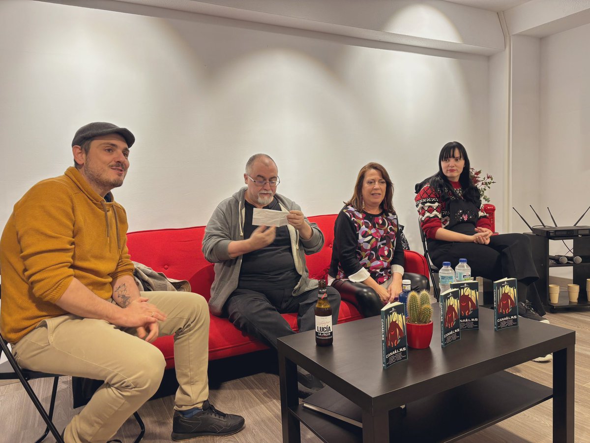 Güei tamos na presentación de #Canallas (<a href="/Quanta_Media/">Quanta Media</a>) con <a href="/Dam_Fernandez/">Dam Fernández</a>, #RodolfoMartínez, @psanchezvicente &amp; <a href="/BlancaIfq/">Mustadiella de prau #Oficialidá</a> en <a href="/mataderounolib/">Librería Matadero Uno</a> 💣💥