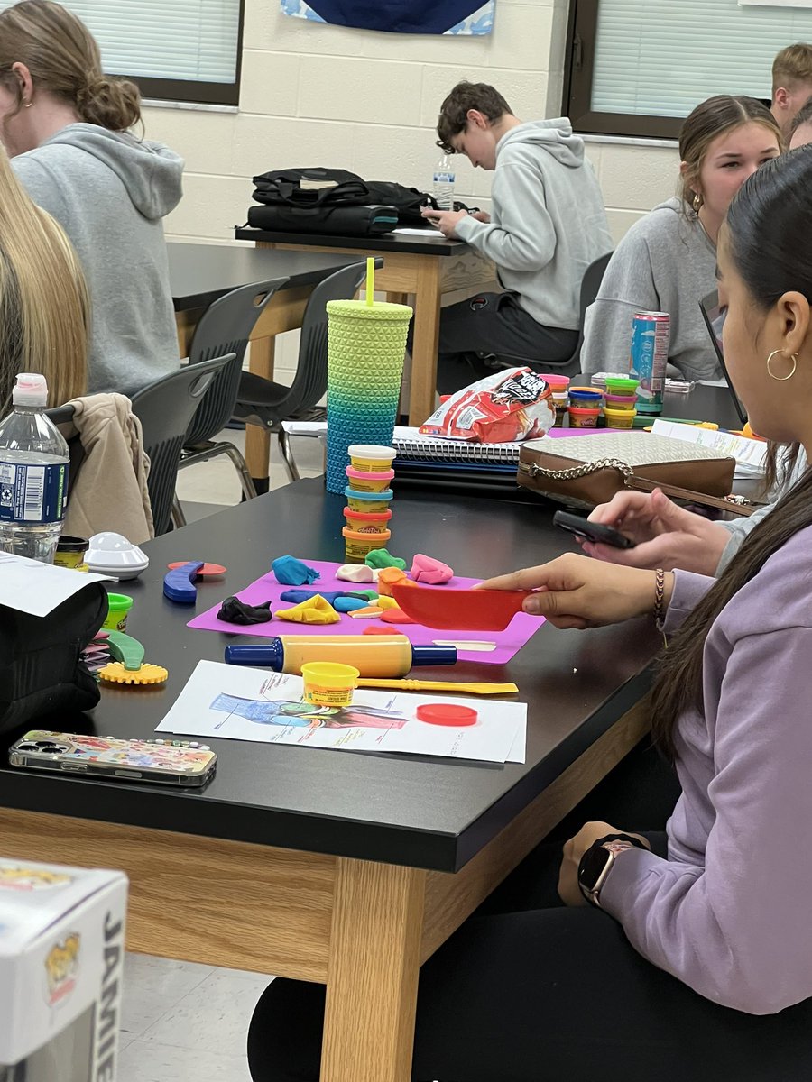 Juniors got to play with Playdoh and create diagrams of the knee today in class! #OneButlerTech #BigBlueOnTheMove