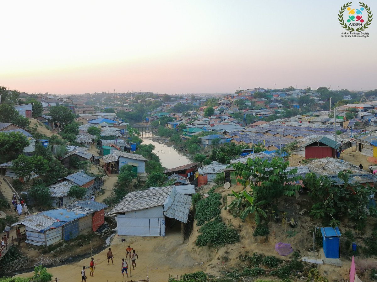 arsphrofficial's tweet photo. In the morning of the winter season, a striking sight emerges - the world's largest Rohingya Refugee Camp. For over six years, the Rohingya have been residing in this camp without any prospects for #repatriation or #Justice.
#GoHome
#Rights
#RohingyaIdentity
#hrw https://t.co/qSmyn8daY1