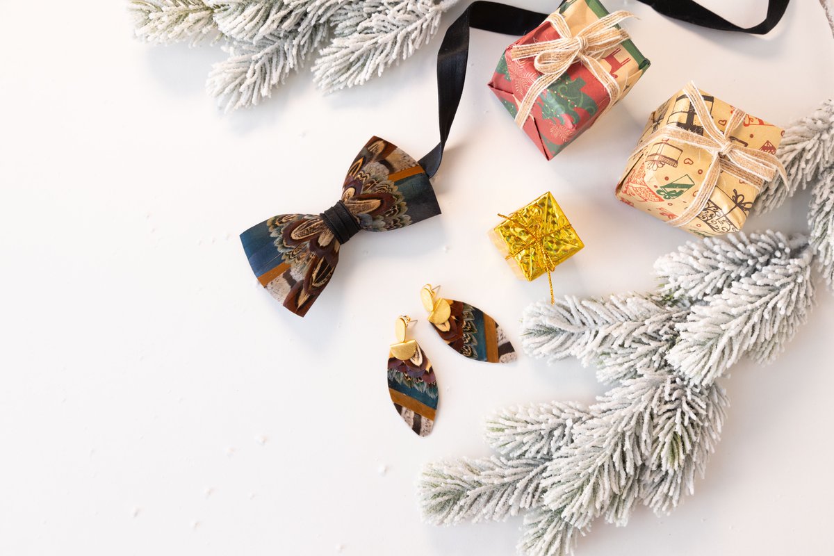 We've rounded up our favorite holiday accessories by personality and style for the ultimate Holiday Gift Guide. From stocking stuffers to splurge-worthy styles, these are guaranteed to get it just right. brackish.com/blogs/news/202…