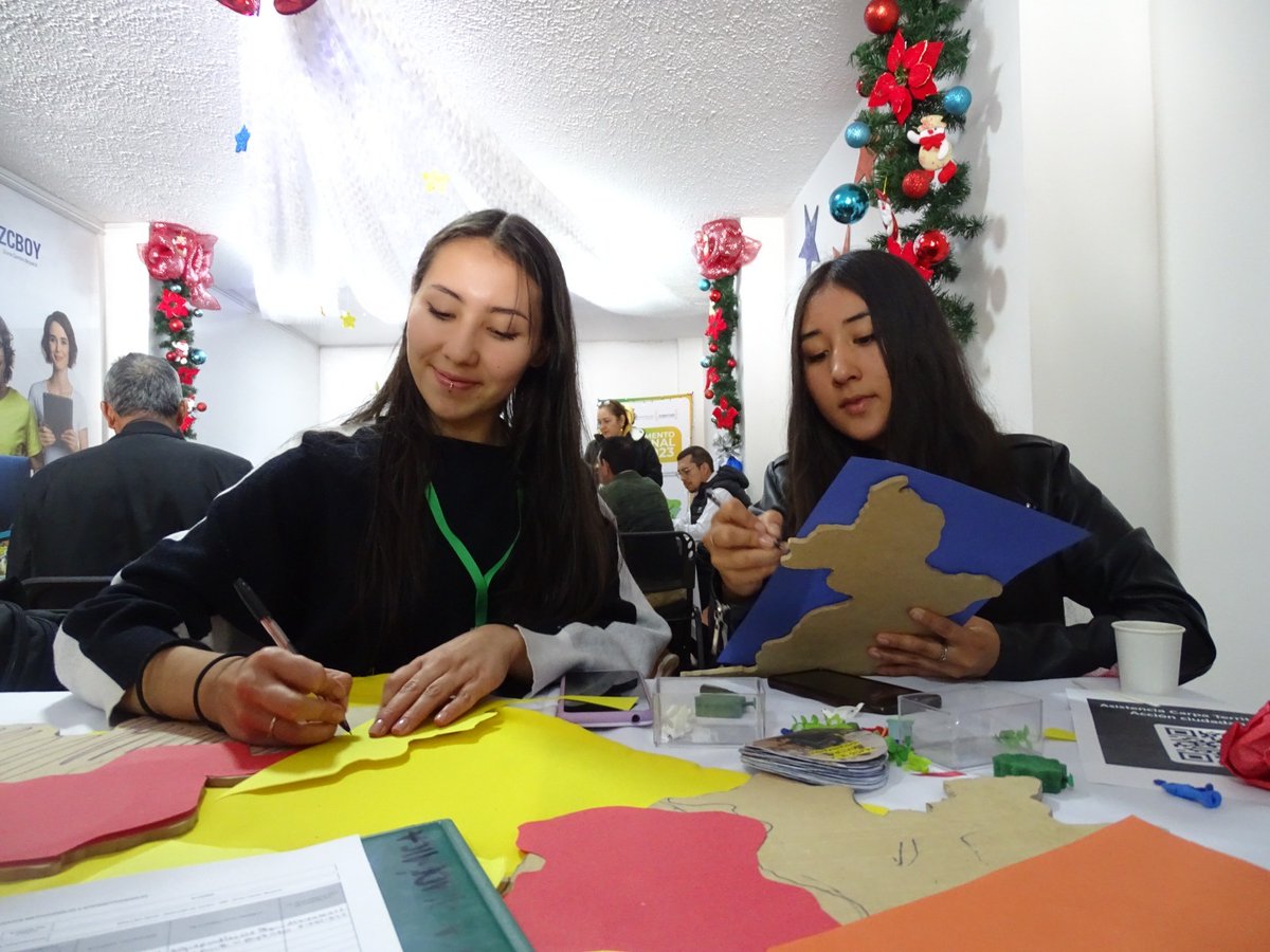 AngelicaUmanaC's tweet photo. @ElOIRdelaRegion
En el CEAD #Chiquinquirá Construimos el mapa de sueños de la provincia de Occidente, recorremos desde los liderazgos sociales, culturales y juveniles. @UniversidadUNAD #CampamentoOIRTerritoriosdePazyVida #ZCBOYUNADenTerritorio #TerritoriosdePazyVida @UNAD_ZCBOY https://t.co/64yExnMA03