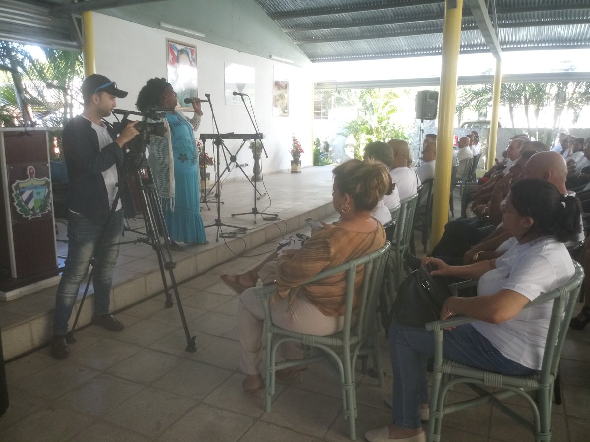 CAvilmat's tweet photo. Inicia en nuestra Empresa de Materiales de Construccion de Ciego de Ávila el Acto Provincial por el día del Constructor.
@PaulinoPrezVie1 https://t.co/YNzMI6Sumx