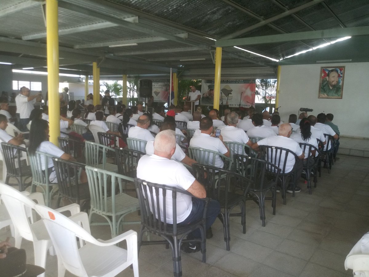 CAvilmat's tweet photo. Inicia en nuestra Empresa de Materiales de Construccion de Ciego de Ávila el Acto Provincial por el día del Constructor.
@PaulinoPrezVie1 https://t.co/YNzMI6Sumx