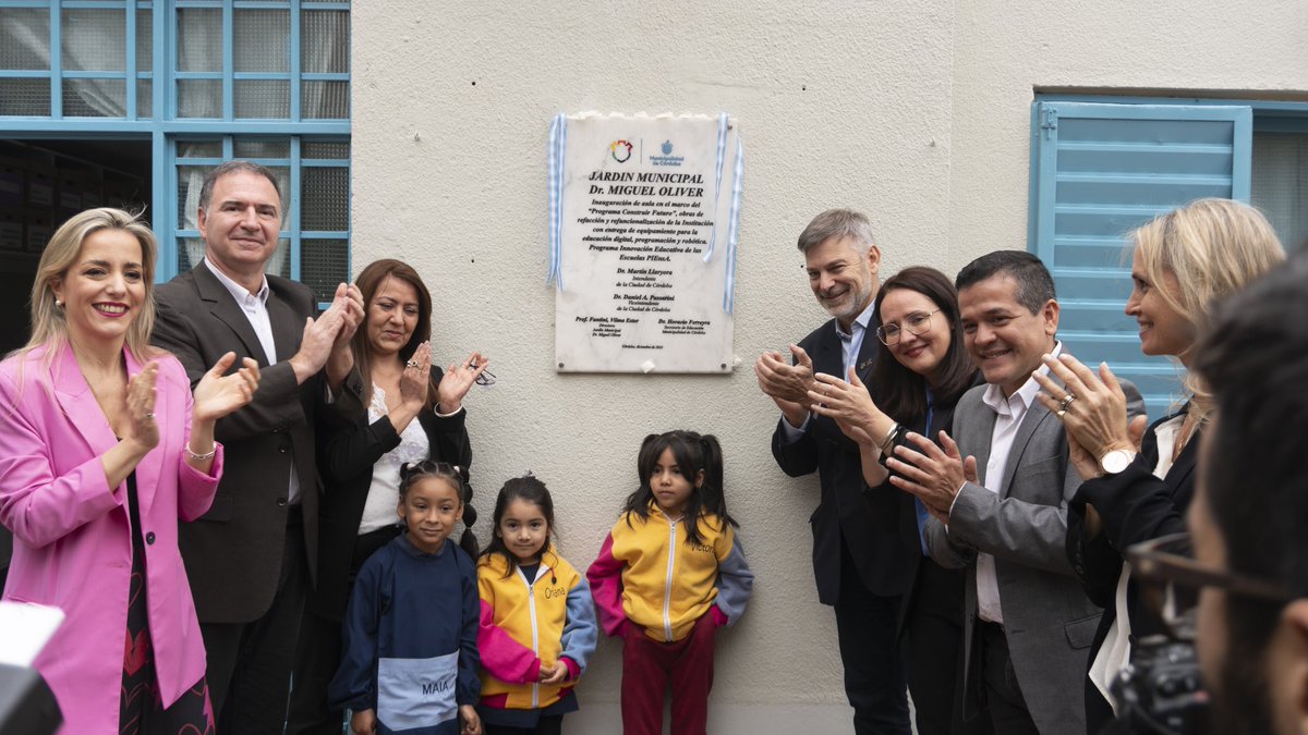 EducacionMuni's tweet photo. INAUGURAMOS UNA NUEVA SALA EN EL JARDÍN MUNICIPAL MIGUEL OLIVER 🧒🏻🥳🙌🏻

Toda la comunidad educativa se reunió para este acontecimiento que se materializa en un nuevo espacio para que nuestros niños y niñas aprendan más y mejor🎒👏🏻. https://t.co/lJHQ8roTIO