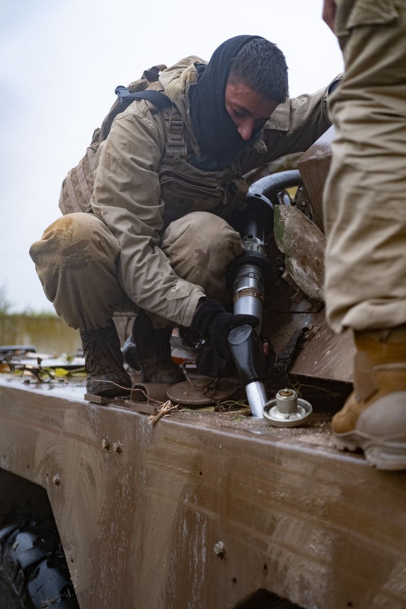 1erSpahis's tweet image. La transformation SCORPION est en marche ! Intégrés au sein du GTIA du #1REC, les #spahis contribuent à l&apos;évaluation technique des nouveaux postes radio CONTACT.