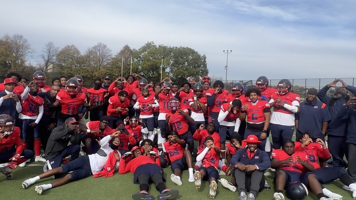 I’ve been so busy with football and school that I’ve neglected my socials… Here are a couple quick snapshots of some great games we’ve had this season! #EHall #Brooklyn #ErasmusHall #ErasmusHallFootball