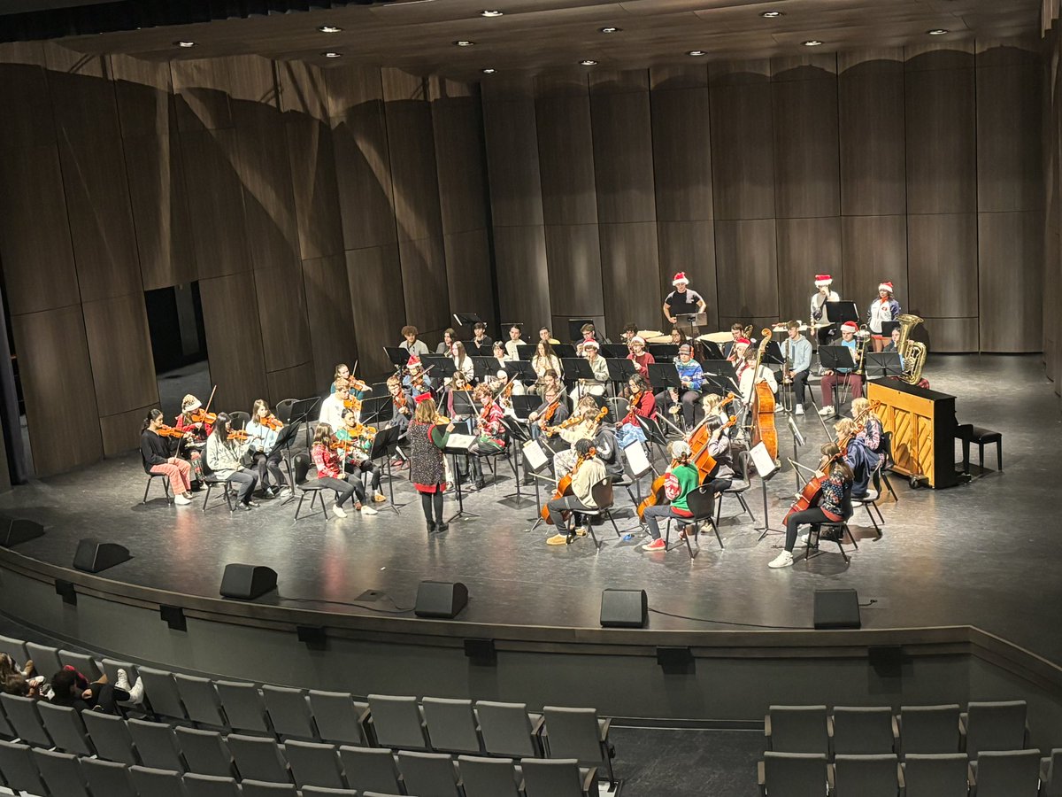 BHSDiFranAP's tweet photo. A wonderful midday concert for our students from our fabulous BMHS Orchestras led by Ms. George! A great way to start this holiday season❄️ #BeATitan #AlwaysBeBest @BMHSTitans @BereaCSD @AmandaSlyder @m_smithberger @boodheshwar @mrmuchabmhs https://t.co/2q9wxCtOPr