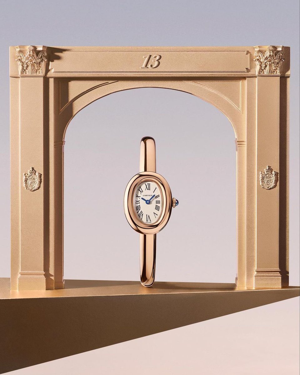 The solar, golden aura of the Baignoire watch and the Grain de Café collection fills the Maison's magical boutique. 

#CartierBaignoire #CartierGraindeCafé #TheFabulousCartierHouse