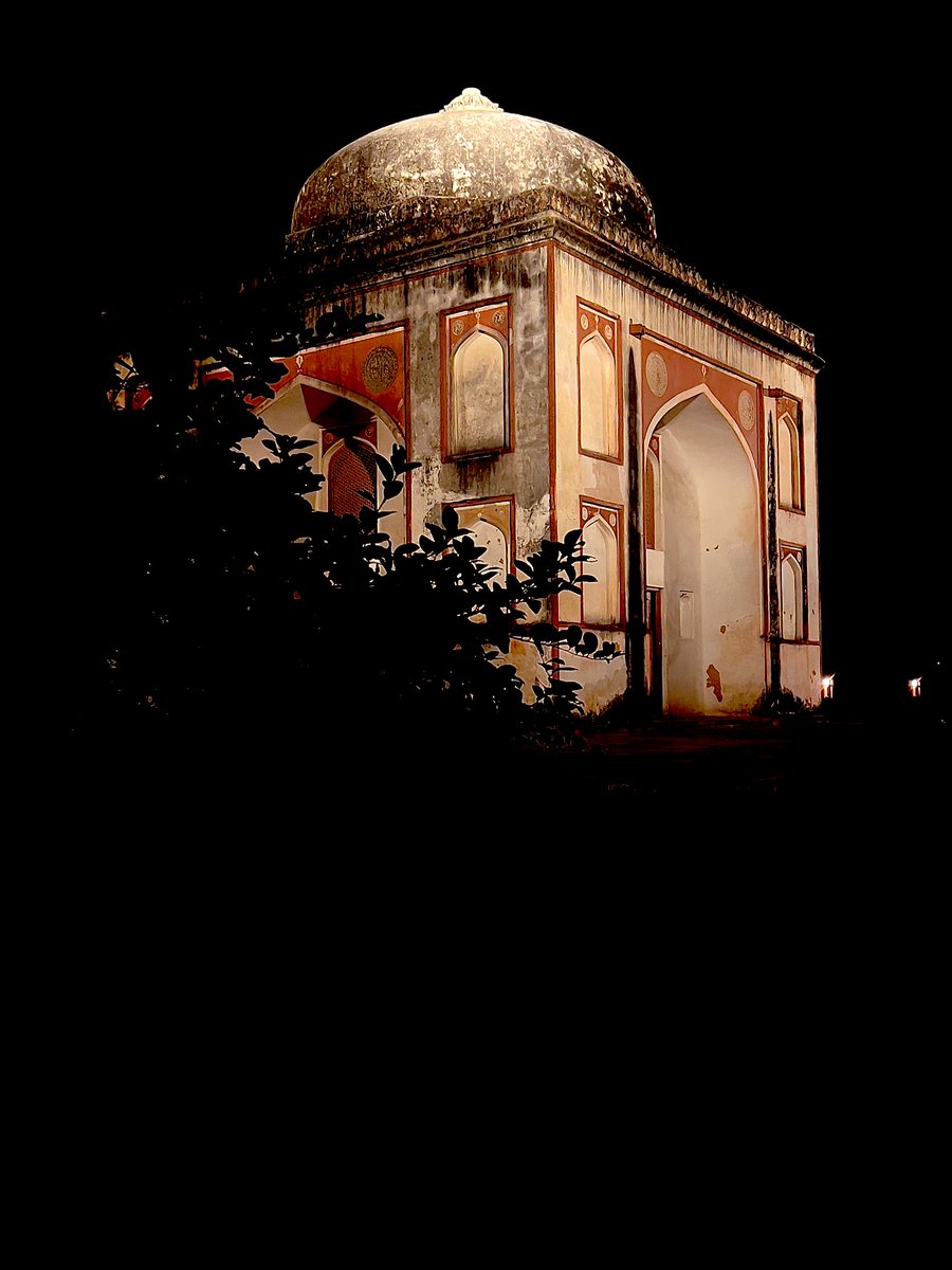 LyfInTransit's tweet photo. Back to the city I’m in a love-hate relationship with! It’s Delhi from my lens. The pollution is lesser, weather pleasant, nature in good mood .. in short, it’s time to be outdoors again.
#Delhinama #sundernursery #backyardtourism https://t.co/C250djmTZn