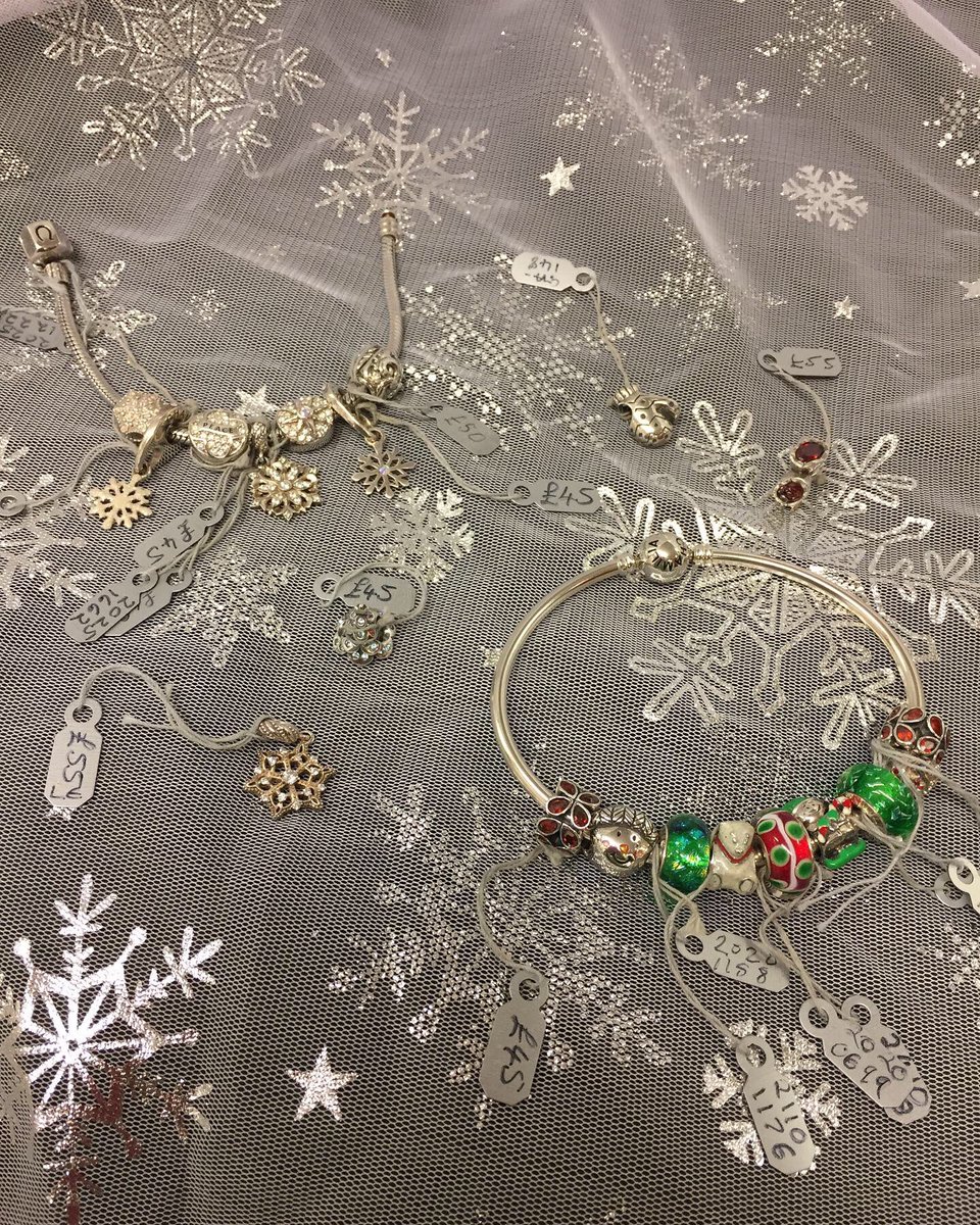 Christmas at Boormans. #Boormans #Christmas #jewellery #Chamilia #Presant #Gift #Necklace #earrings #Sparkles