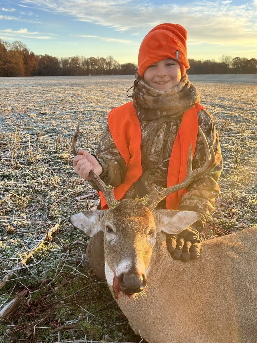 @AverageHunter My oldest “caught” this one on our opening day of rifle. #trophytuesday