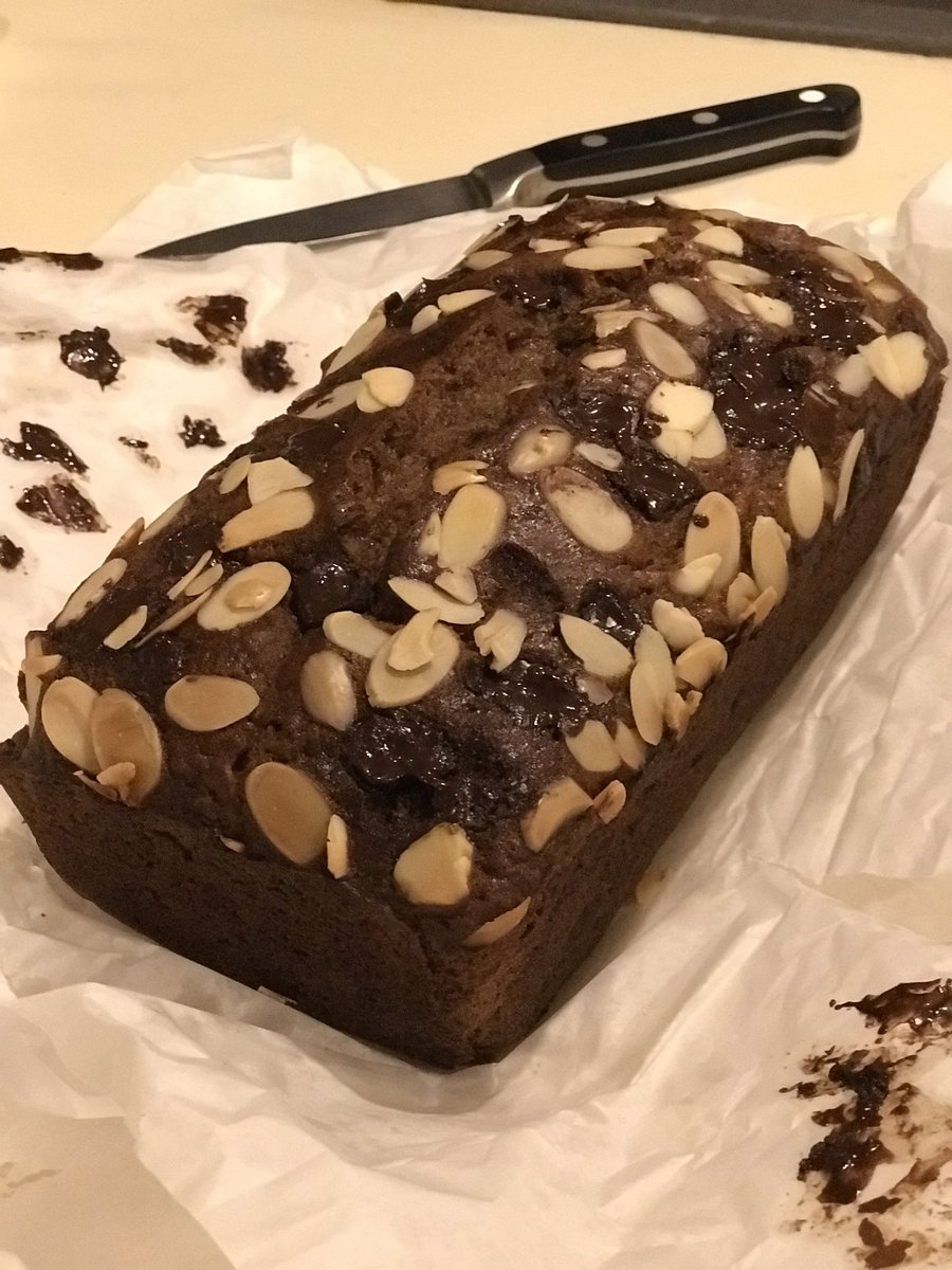 ShiroxFPS's tweet photo. @sentientbakpao @LockedWither Mine: warm banana cake with sliced almond nuts and couverture chocolate from @Earllgrey2 https://t.co/nxzlcQjgBL