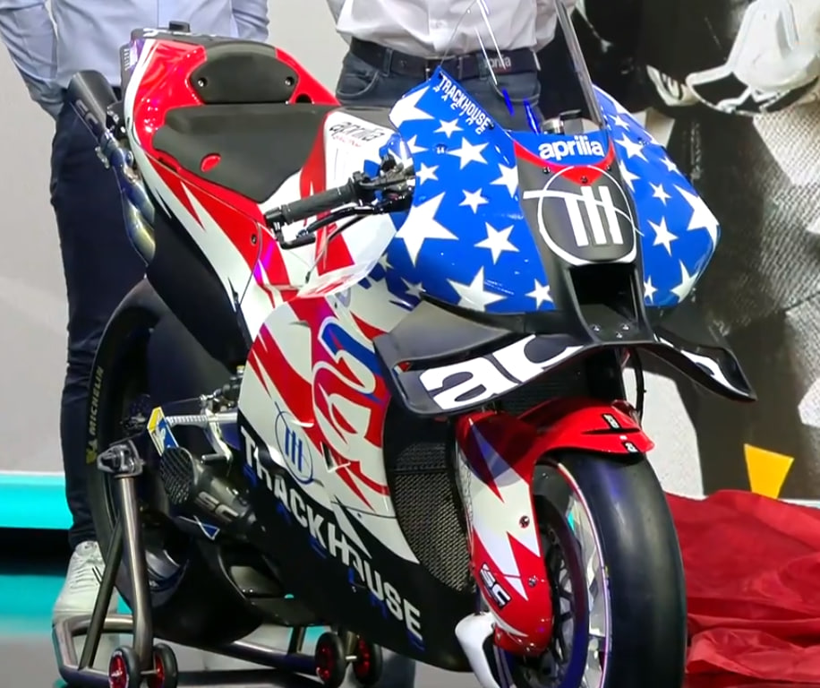 New player in town 💪 welcome to motogp 2024 #trackhouse <a href="/TeamTrackhouse/">Trackhouse Racing</a> <a href="/MotoGP/">MotoGP™🏁</a> <a href="/_moliveira88/">Miguel Oliveira #88</a> <a href="/25RaulFernandez/">Raúl Fernández</a>