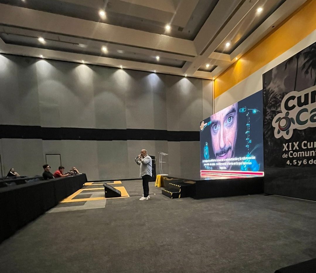 Cesar Bollero <a href="/cesarbollero/">El Hacedor de Líderes César Bollero</a> y su tema "El Liderazgo en tiempo de Inteligencia Artificial" en la #CumbreCancún 🗣️. Grato es contar con su presencia. 🤩

<a href="/CumbreCP/">CumbreCP</a>
<a href="/CumbreOnline/">Cumbre.Online</a>
<a href="/Mensaje360/">Mensaje 360</a>