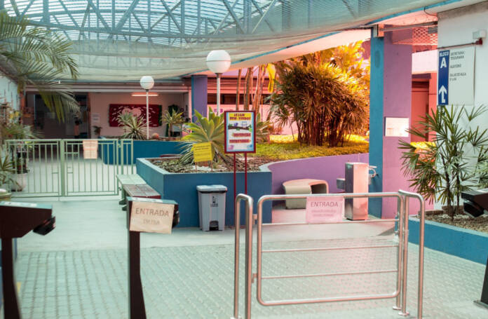 fepesp's tweet image. DISSÍDIO COLETIVO NA VAN GOGH - O Sinpro SP ingressou com dissídio coletivo contra a Faculdade Van Gogh.  A audiência acontece hoje (5) às 15 horas, no TRT-SP. Ailton Fernandes, diretor do Sinpro, afirma: “Esperamos propostas de pagamento imediato dos salários”.