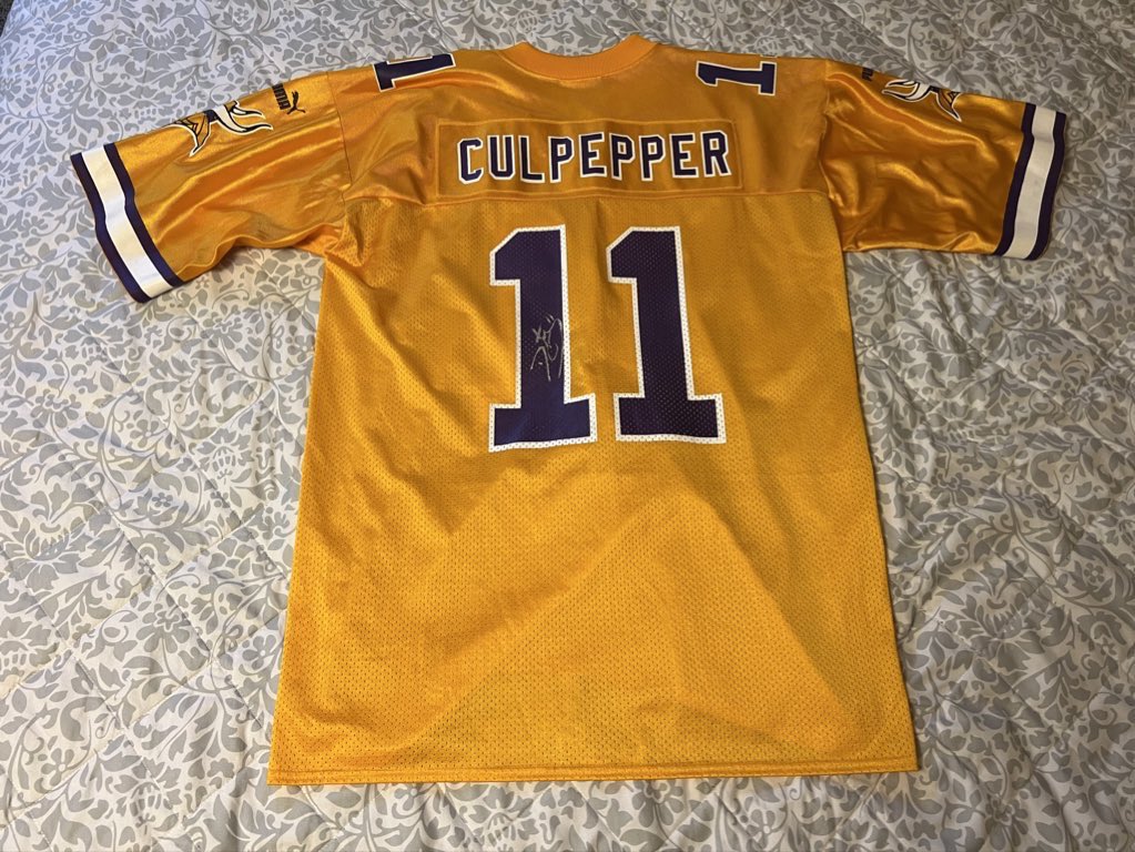 vikedoutmn's tweet photo. 🚨Giveaway🚨

All you have to do:

🚨RETWEET and FOLLOW US🚨

Daunte Culpepper signed Vikings jersey.

Size XL.

Good luck and #skol https://t.co/ldH0ftbitM