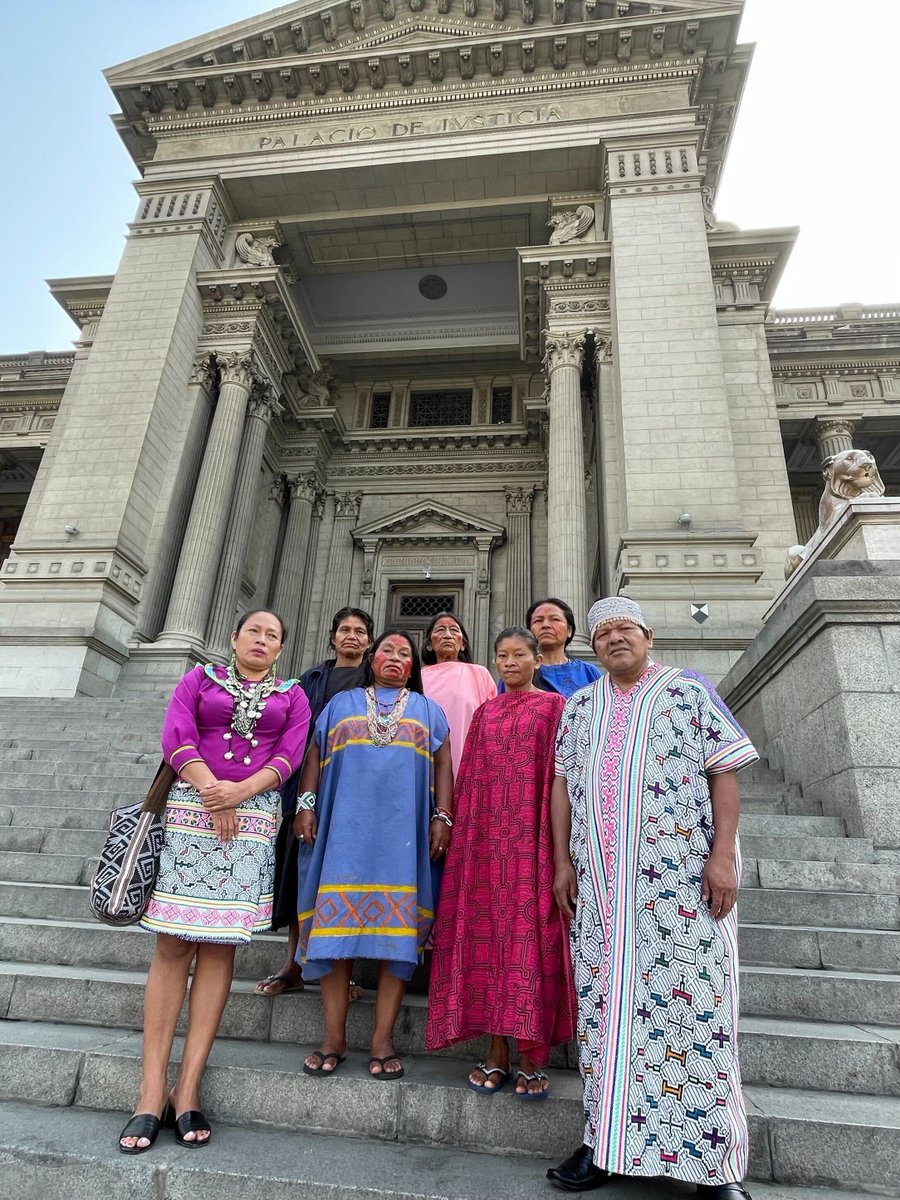 #OjoAlDato Las viudas y una de las hijas de los cuatro defensores ambientales de #Saweto, asesinados en 2014 por madereros ilegales, han venido a Lima y señalan que las amenazas contra su comunidad, por tala ilegal y otros delitos, continúan en medio de la inacción del Estado. 🧵