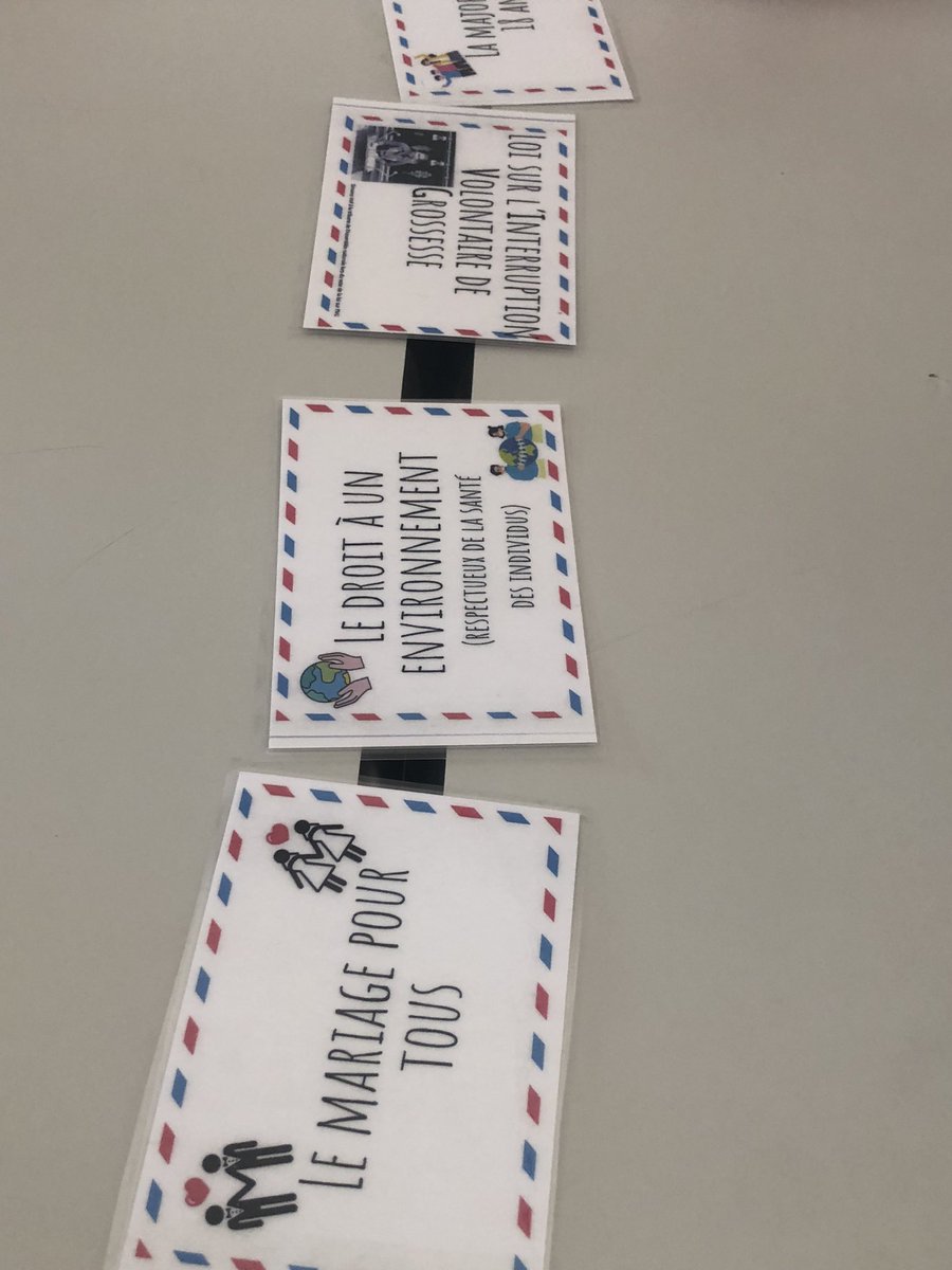 Associer notions essentielles, chronologie et jeu 🎲Semaine de la laïcité. De nombreuses activités ludiques sont proposées aux élèves. Aujourd’hui ils ont pu s’amuser et réfléchir atour des valeurs de la République avec un Time Line des libertés élaboré par Thomas Rousseau
