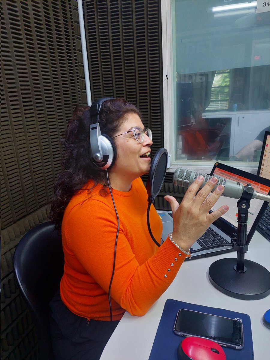 radiounr's tweet photo. ¡Jugadora de toda la cancha! 💪
Hoy #ApuntesyResumen está con equipo reducido y nuestra productora @CarlaParody tomó las riendas del asunto🎙️
Escuchanos en vivo hasta las 14hs

📻FM103.3
🔗https://t.co/dvP1uOOSKx https://t.co/UGwsYaYKxV