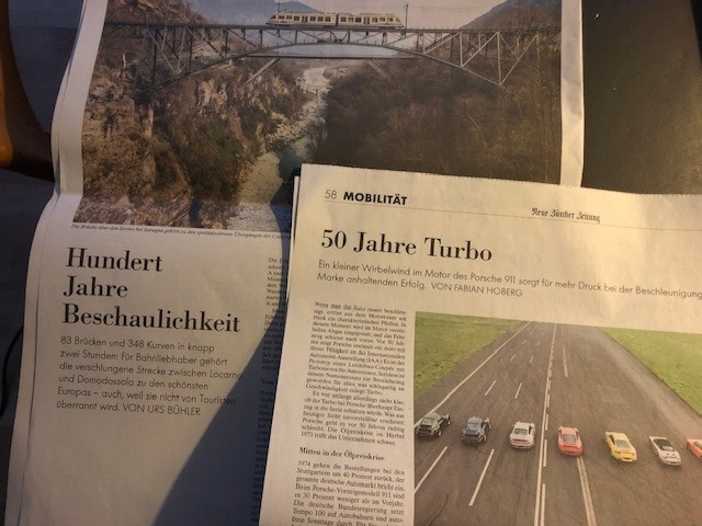 Europa der zwei Geschwindigkeiten 🥴😅😊oder bloss ein hübscher Zufall? Erst jetzt gesehen, beides aus der Wochenendbeilage der <a href="/NZZSchweiz/">NZZ Schweiz</a> vom 25.11. 
Meine Sympathien sind beim beschaulichen Centovalli-Bähnli  🚂