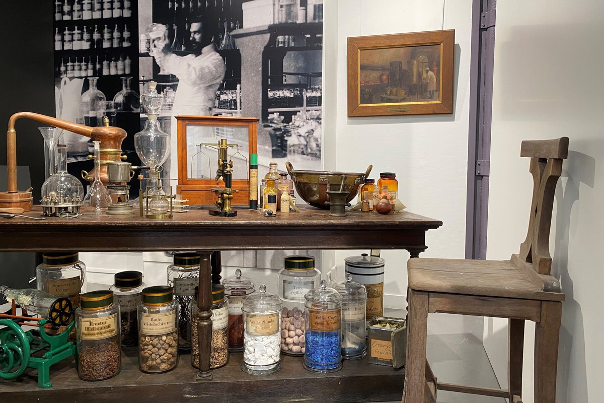 Conférence ! |RDV le 7/12 à 19h à l’Ordre national des pharmaciens ! "Arts et patrimoine pharmaceutique"  accueille Agnès Virole, responsable du <a href="/MuseeAP_HP/">Musée de l'AP-HP</a>  pour une conférence intitulée "La pharmacie à l’AP-HP : une présentation des collections du musée" bit.ly/3T7PBV5