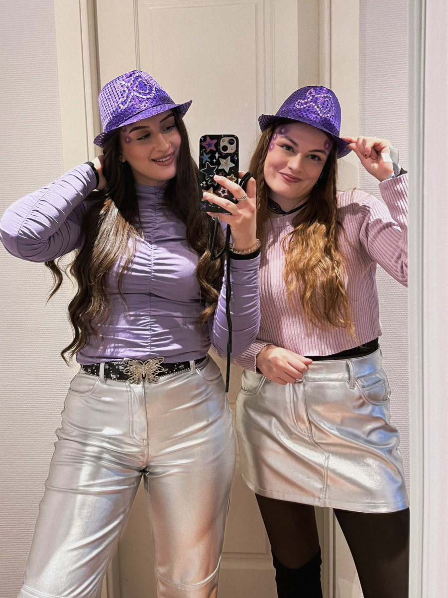 nothing__likeus's tweet photo. listas para bailar perreando toda la noche con las babys en el wizin center 🕺@Stratf0rdlovato #alphatour #alphatourwizin #alphalook @Aitanax https://t.co/iYJcp99oSX