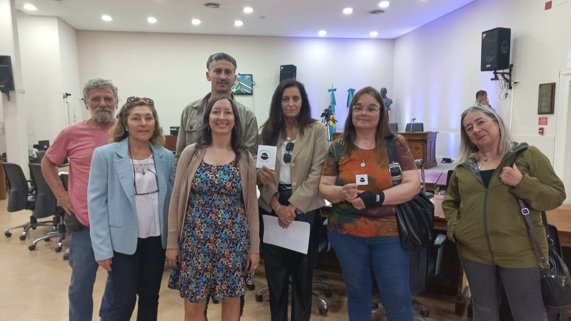 Ambientalistas y vecinos defendiendo el Bosque de  Caldenes  en el  HCD ante el atropello municipal