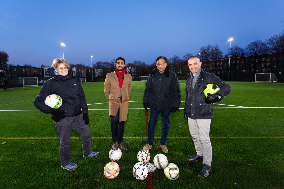 IslingtonBC's tweet image. Barnard Park’s brand new 3G astroturf pitch is now open 🎊 ⚽ 🥅 

Thanks to support from @FootballFoundtn we now have a state of the art football pitch in Barnsbury, the only 9v9 pitch in the borough.