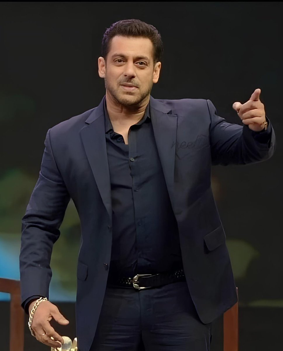 Handsome Hunk @BeingSalmanKhan at #KIFF2023 . 
This time famous bengali film personalities like: Dev, Srabonti, Soham have expressed their Fan crush on Salman bhai. 🥰
I wish I would be there.