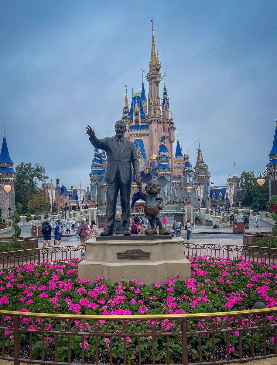 Happy Birthday Walt Disney!! Dem Mann, dem wir soviel Magie zu verdanken haben. Wir gratulieren zu deinem 122. Geburtstag.

#disneyparks #waltdisney