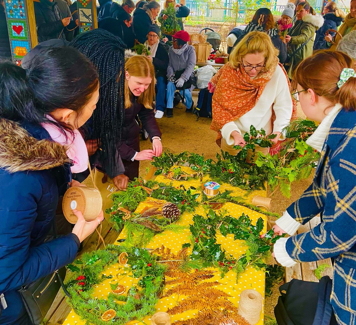 Thank you to our friends @The_RHS @RHSBloom @RHS for hosting the always popular festive wreath making session today for our colleagues. So many fun workshops and sessions hosted by them, our arts and staff wellbeing teams in 2023 in the UHL the garden space. 🌲🌻