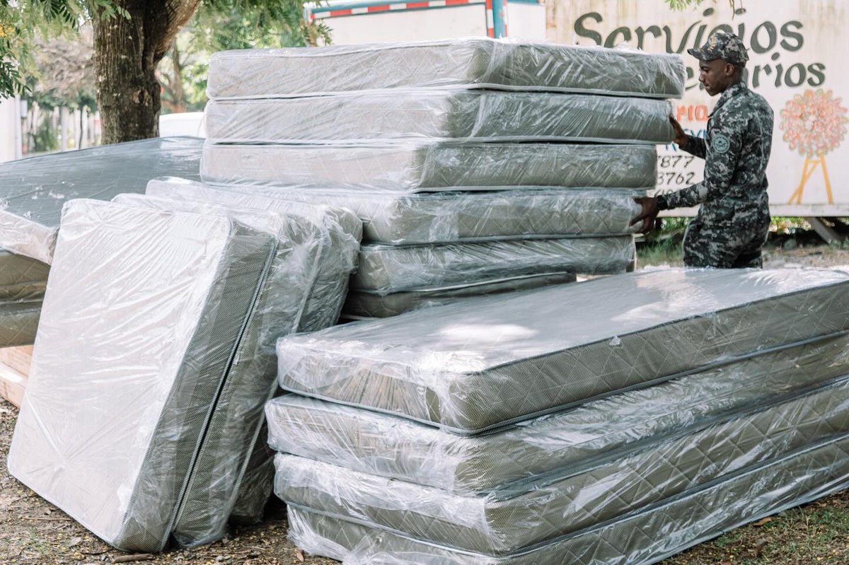 Desde la oficina, trabajamos #UniendoVoluntades con un grupo de aliados, personas y empresas comprometidas con el bienestar de 73 familias en Los Girasoles y Arroyo Hondo.

Gracias al compromiso de todos hemos podido canalizar la entrega de electrodomésticos, colchones, tabletas,