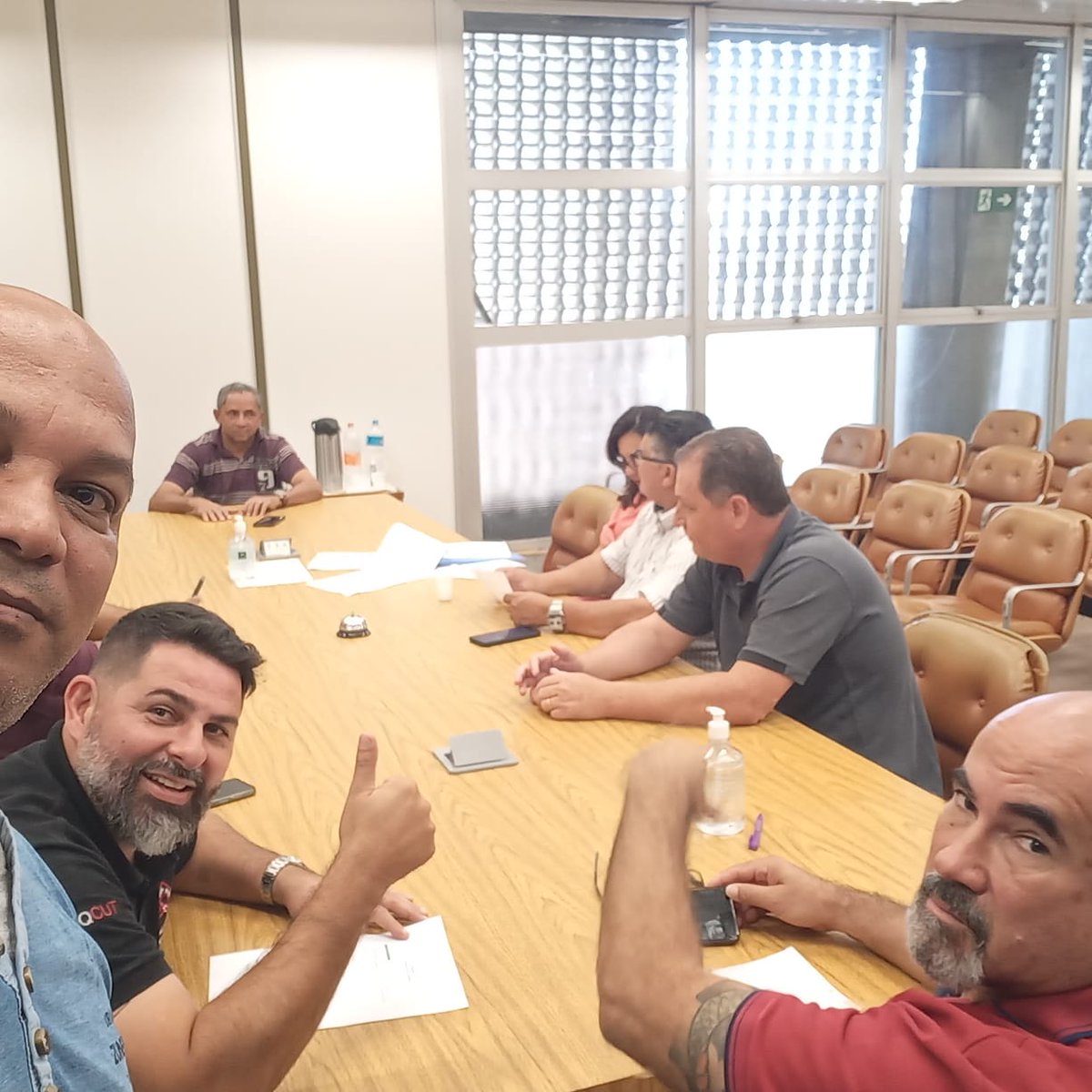 spvidreiros's tweet photo. A diretoria do Sindicato está nesta terça (5) na Fiesp, em São Paulo, para mais uma rodada de negociações da Campanha Salarial com o sindicato que representa os patrões das fábricas vidreiras. Fiquem atentos para mais informações, em breve. #VemPraLuta #Vidreiros #Sindicato https://t.co/ziNFU23X8L
