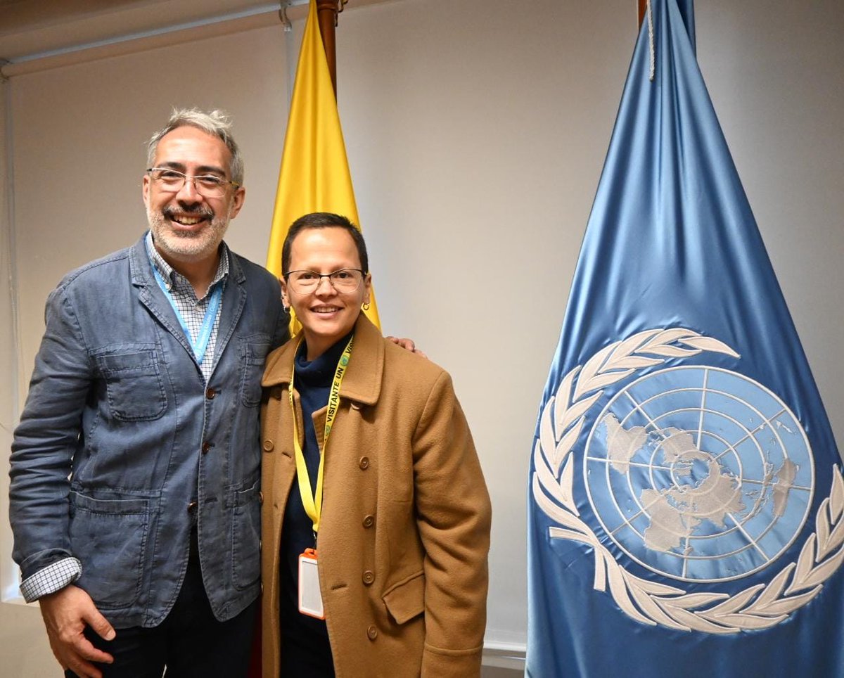 Deidamiapiensa's tweet image. Quiero agradecer al equipo @SimonuBogota de la dirección de Participación por el compromiso y el liderazgo para acompañar este proceso, a las y los jóvenes de colegios públicos y privados y al equipo de @CINUBogota por ser aliados estrategicos en este propósito. #RedEsPaz