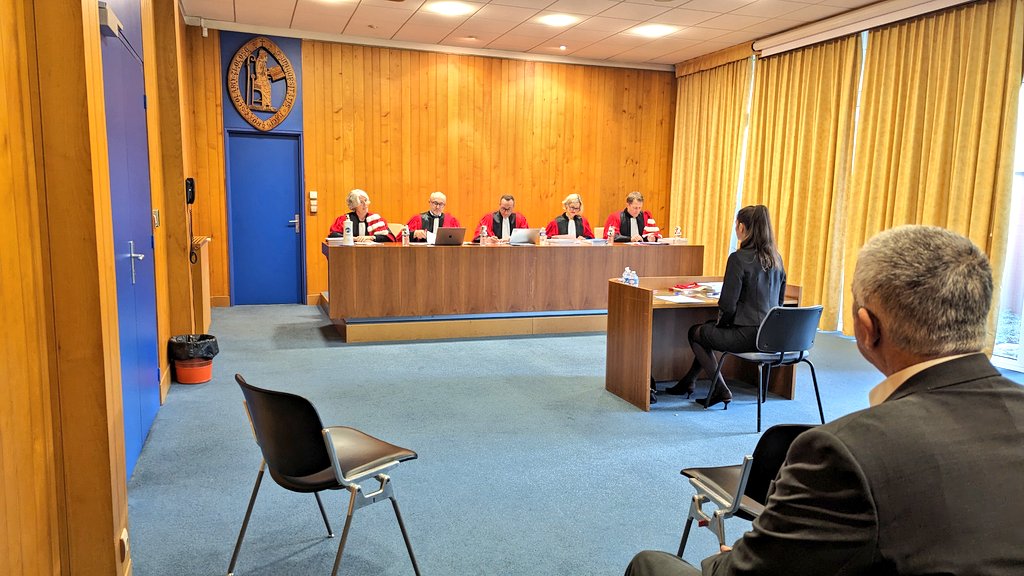 ✨🎓 Toutes nos félicitations au Dr Carla Guidicelli pour sa soutenance de #thèse qui a eu lieu ce matin à <a href="/UTCapitole/">Université Toulouse Capitole</a>. Dirigée par la Pr Carole Hermon, la thèse porte sur un sujet rare : "L'appréhension des risques miniers par le droit".

Bravo pour tout le travail accompli 👏