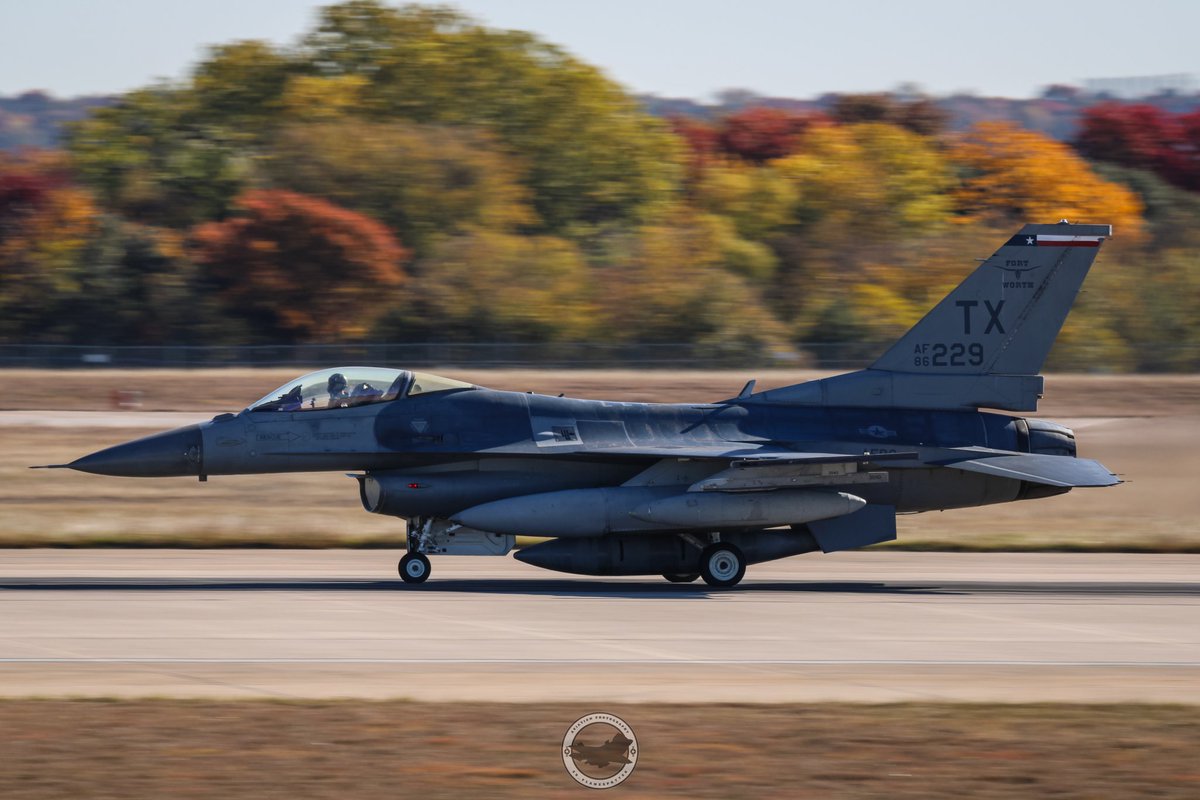 The last F-16C for Fort Worth departs on runway 36 at 10AM, December 4th 2023. It will now act as an aggressor aircraft at Nellis AFB. The F-16Cs will be replaced by F-35As. #Vegas #Dallas #planespotting #avgeek #aviation