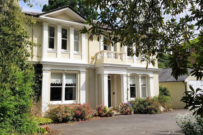 JacksonStopsTW's tweet photo. Warborough Lodge is a handsome and substantial detached 5 bedroom #Victorian villa believed to date from the mid 1800s offering elegant and spacious family accommodation. https://t.co/QXPpjzsa8u
#tunbridgewells #kent #familyhome https://t.co/W0WxaPJRIe
