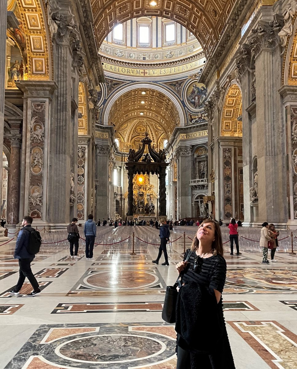 🇬🇧 In Rome. One of us celebrating Bacchus and the other somebody up above.

🇫🇷 A Rome, l'un d'entre nous célèbre Bacchus et l'autre
quelqu'un là-haut.
