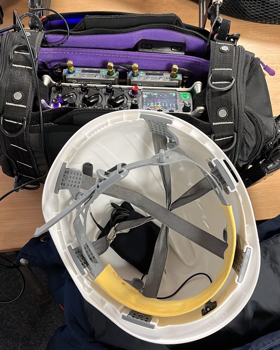 Bubblebee_Ind's tweet photo. ⛑️Safety first!🦺 Protect your #lavaliermic from unwanted noise with the Lav Concealer! The natural rubber mounts help to absorb shock & vibration, with the metal fabric guard reducing the transference of clothing noise to your mic's capsule.
#makingsoundsoundbetter
🧵1/2 https://t.co/gOK4KEjxNU