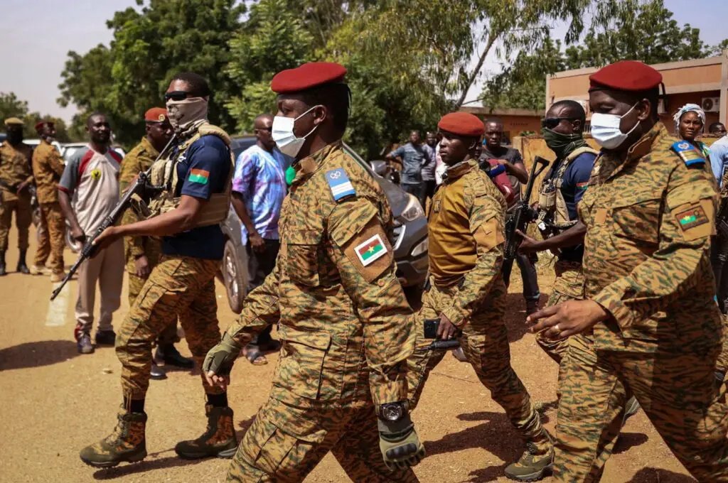 Sigue la división militar en el Sahel

🇧🇫 🇳🇪 Burkina Faso y Níger han anunciado que abandonan el G5 Sahel, uniéndose a Mali. Ahora ya solo quedarían Chad y Mauritania en una organización de coordinación antiterrorista apoyada por Occidente que queda en jaque mate.
