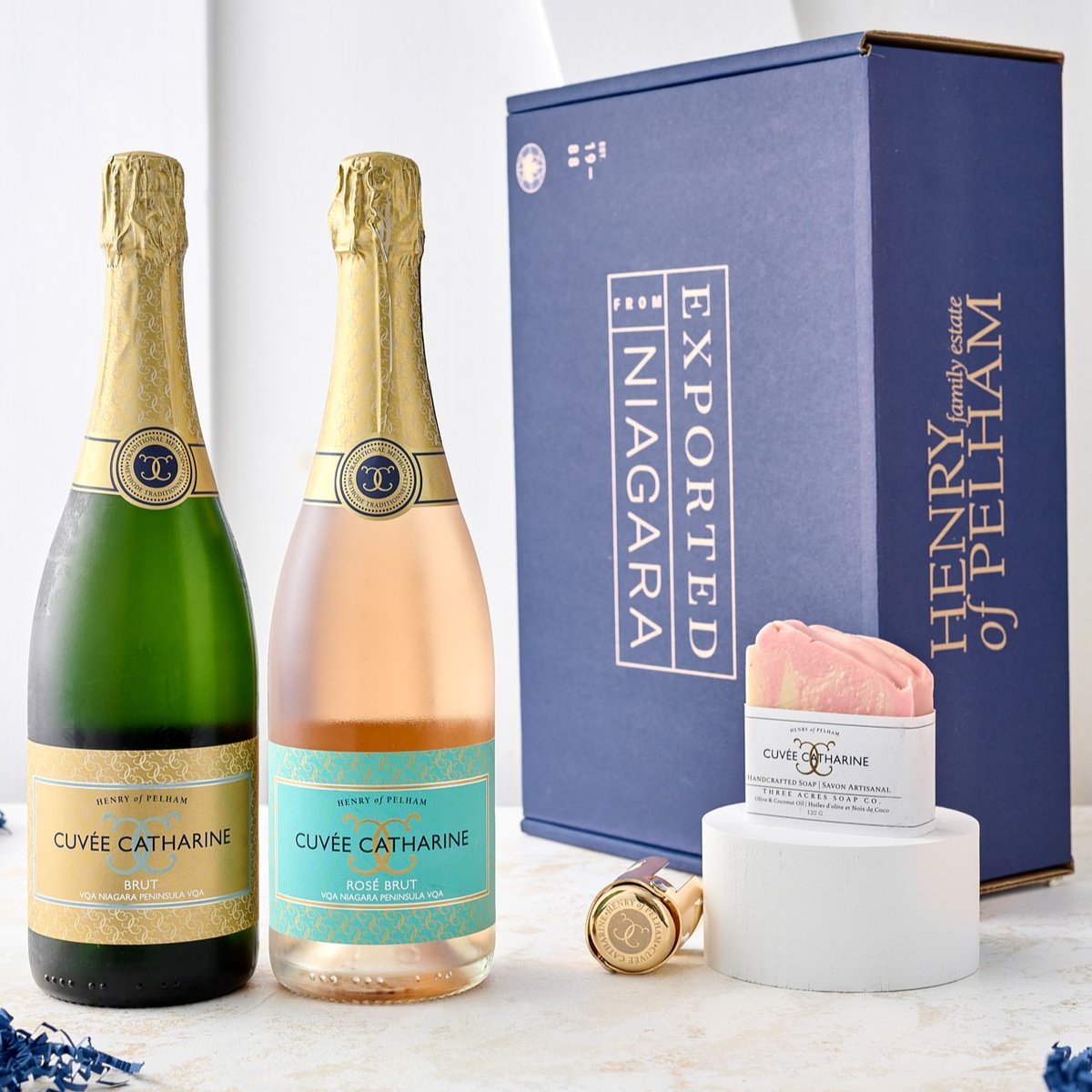 HenryofPelham's tweet photo. Still shopping for the wine lover in your circle? Read our Gift Guide to find the perfect present: https://t.co/07NjPmIw8H
#DYK: order before December 10th to guarantee delivery before Christmas!
#VQAathome #SupportLocal #ShopSTC #holidayguide #HenryofPelham https://t.co/0yt7wramig